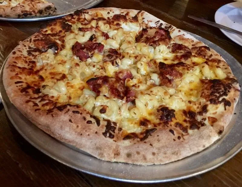 Mac&Cheese Pizza